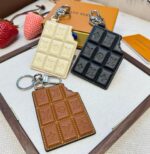 루이비통 공식 M01478 초콜릿 키링 & 가방장식