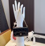 샤넬 퀼팅 미니 체인파우치 크로스백 이어폰립스틱파우치 가방장식 키홀더 - 이미지 2