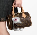 루이비통 고양이 인형 백참 에어팟 케이스 모노그램 가방장식 키링