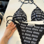 👙미우미우 전면레터링 끈비키니 베이지톤 바캉스 분리수영 - 이미지 4