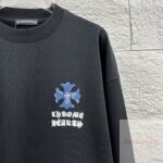 크롬하츠 2026FW 블루 십자 산스크리트 프린트 맨투맨 OS 루즈핏 남녀공용 - 이미지 3