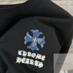 크롬하츠 2026FW 블루 십자 산스크리트 프린트 맨투맨 OS 루즈핏 남녀공용 - 이미지 4